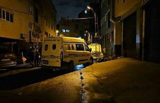 Isınmak için arabaya girdi araç yanınca feci şekilde...