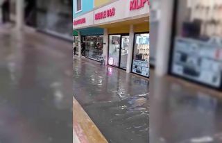 İskenderun ayakkabıcılar çarşısı sular altında...