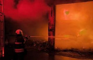 İskenderun’da metruk bina yangını