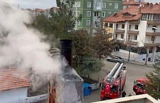 Isparta’da evin bacasında çıkan yangın maddi...