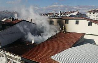 Isparta’da hurda işletmesinin çatısında yangın