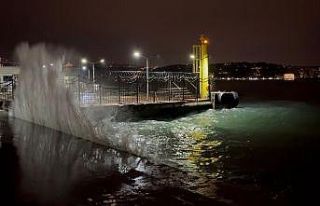 İstanbul’da sabah saatlerinde kuvvetli rüzgar...
