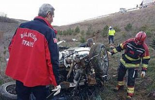 İzmir-İstanbul Otoyolu’nda feci kaza: Otomobil...