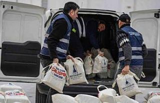 İzmir’de 24 bin haneye kahvaltı paketi dağıtımı...