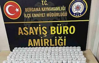 İzmir’de 8 bin adet uyuşturucu hapla yakalanan...