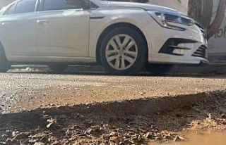 İzmir’de altyapı çalışmaları yolları köstebek...