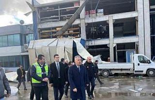 İzmir’de fırtınada 9 fabrika ve 5 konut hasar...