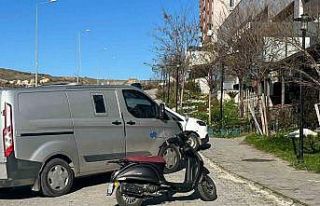 İzmir’de güvenlikleri darp edip banka aracını...