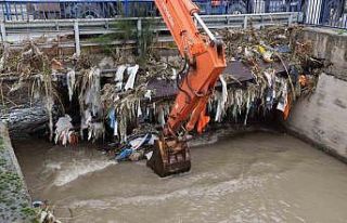 İzmir’de kuvvetli yağış alarmı: Bin 310 personel,...