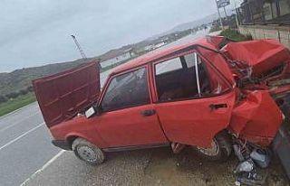 İzmir’de otomobil kontrolden çıktı: 2 yaralı