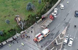 İzmir’de ‘Uçan Yol’da feci kaza: 1’i ağır...