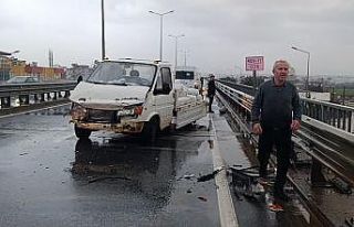 Kamyonet kazasında etilen tüpler yola saçıldı