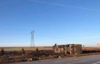 Kamyonla çarpışan otomobil sürücüsü hayatını...