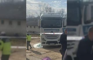 Kamyonun altında kalan kadın hayatını kaybetti