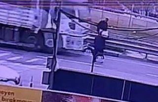 Kamyonun çarptığı 77 yaşındaki yaya hayatını...