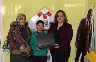 Kanseri yenen küçük çocuğun bilgisayar hayali...