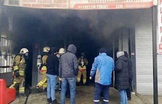 Kapalı dükkandan çıkan dumanı fark etti, sanayi...