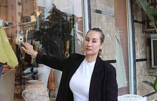 Kapalı mağazaya kurşun yağdırdılar: Esnaf kadın...