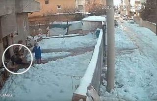 Kapıdan çıkan yerde kaldı: Evden çıkan herkes...