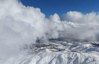 Kar hasretini bin 744 rakımlı dağda giderdiler:...