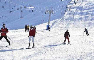 Kar yağışı sonrası Bitlis’te kayak tesislerinde...