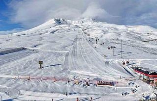 Kar yağışının ardından Erciyes’te kartpostallık...