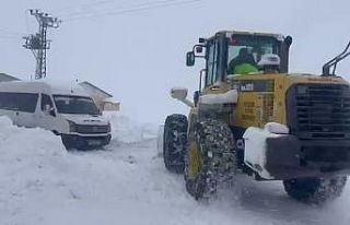 Kar yolları kapattı, cenaze 5 saattik mücadele...