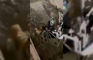 Karabük’te su kanalına düşen köpeği itfaiye...