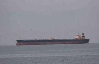 Karadeniz’de isabet alan petrol tankeri İnebolu’da...