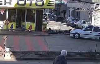 Karaman’da motosikletlinin yaralandığı kaza kameraya...