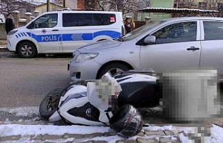 Karaman’da otomobille motokurye çarpıştı: 1...