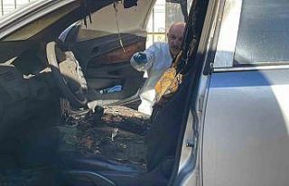 Karaman’da park halindeki otomobilin direksiyon...