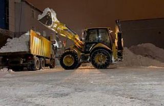 Karayazı’da karla mücadele: 81 köy yolu ulaşıma...