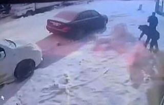 Kardan adama kafa attı