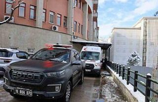 Kardan yolu kapanan hastaya büyükşehir ekipleri...