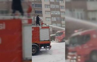 Karla kapanan yollar deniz suyuyla açılıyor