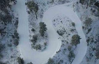 Karla kaplanan Demirci’de kartpostallık manzaralar