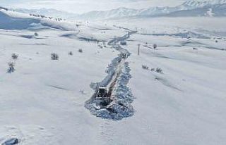 Karla kaplı mezrada mahsur kalan köylünün imdadına...