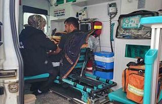 Karla mücadele ekipleri yolları açıyor, hastalara...