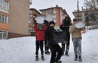 Karne tatili kar sevincine dönüştü