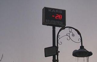 Kars buz tuttu: Termometreler eksi 28’i gösterdi