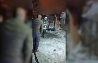 Kars’ta donmasın diye altında ateş yakılan araç...