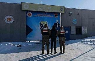 Kars’ta hakkında 4 yıl hapis cezası bulunan 1...