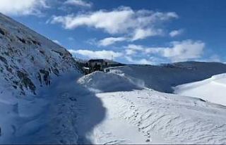 Kars’ta köy yolları tek tek açılıyor