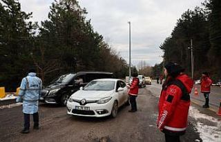 Kartepe yolunda sürücülere kış lastiği ve güvenli...