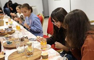 Kartepe’de çocuklar mum yapım atölyesine katıldı