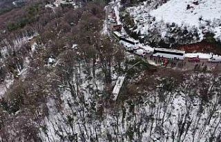 Kartepe’nin zirvesinden inerken otobüs şarampole...
