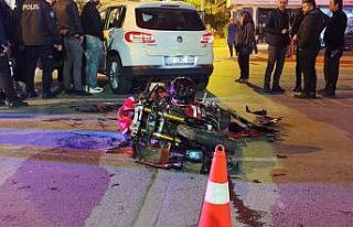 Kaskını kız arkadaşına verdiği feci kazada hayatını...