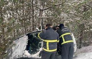 Kastamonu’da otomobil şarampole yuvarlandı: 2...