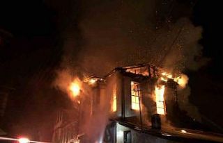 Kastamonu’da üç katlı tarihi konak yangında...